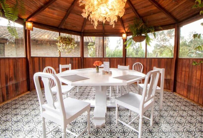 هتل Hosteria Papagayo Cotopaxi