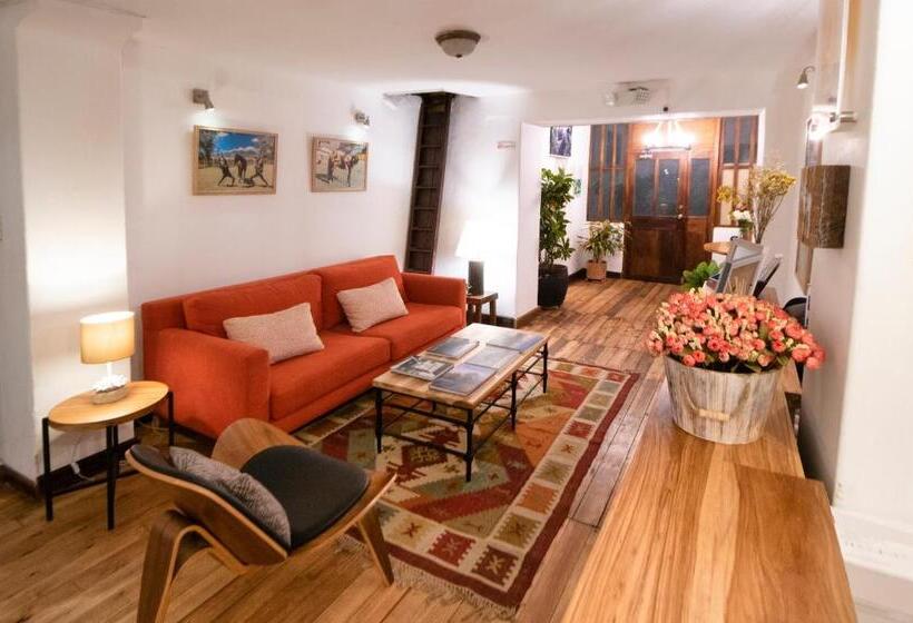 هتل Hosteria Papagayo Cotopaxi