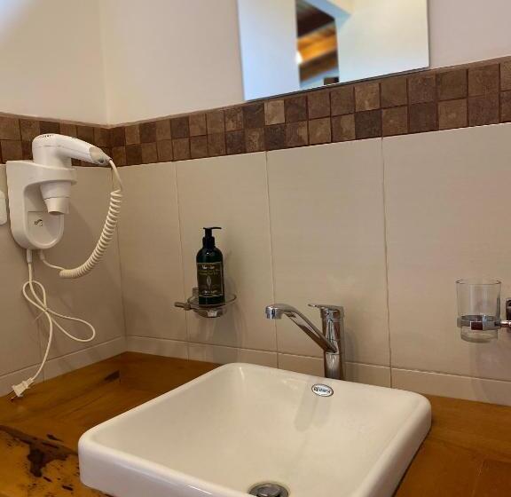 هتل Hosteria Papagayo Cotopaxi