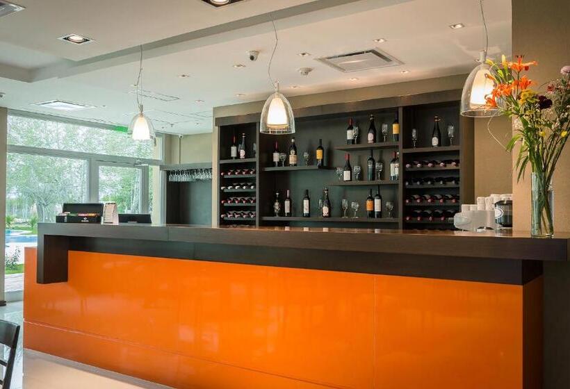 호텔 Howard Johnson Neuquen