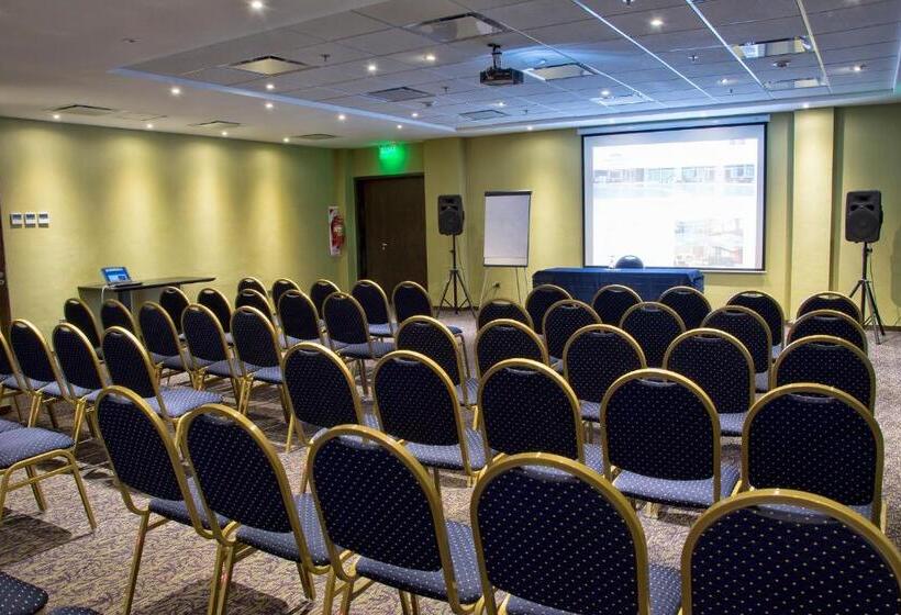 호텔 Howard Johnson Neuquen