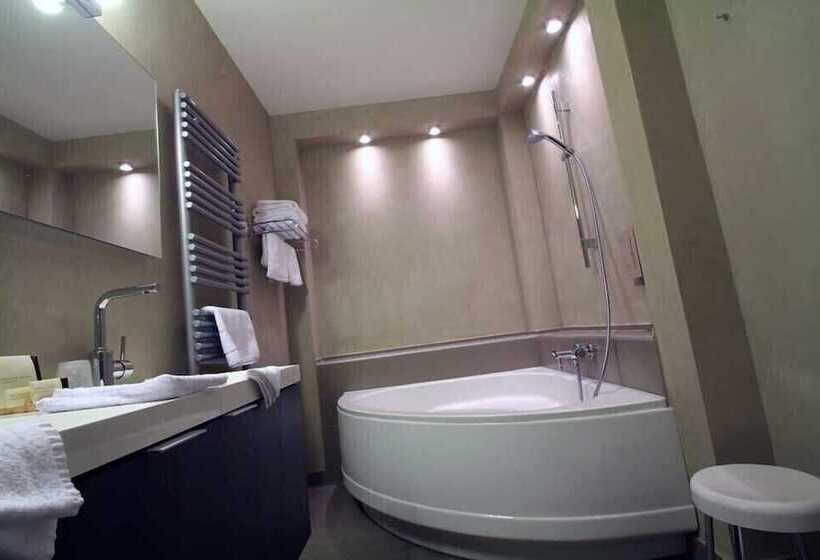 בית מלון כפרי Hôtel Restaurant La Montagne De Brancion