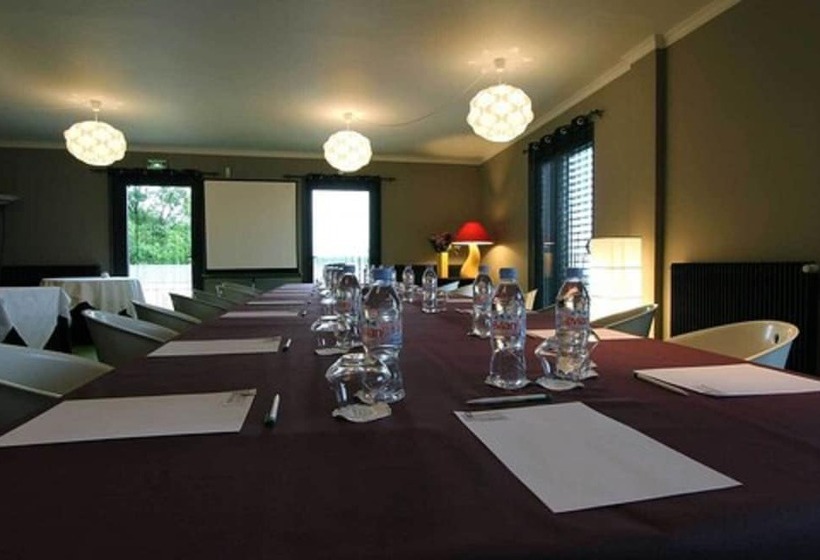 בית מלון כפרי Hôtel Restaurant La Montagne De Brancion