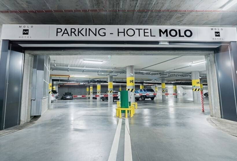 هتل Molo