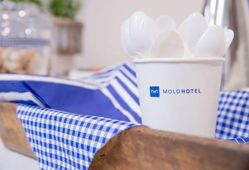 هتل Molo