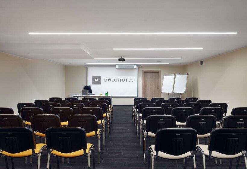 هتل Molo