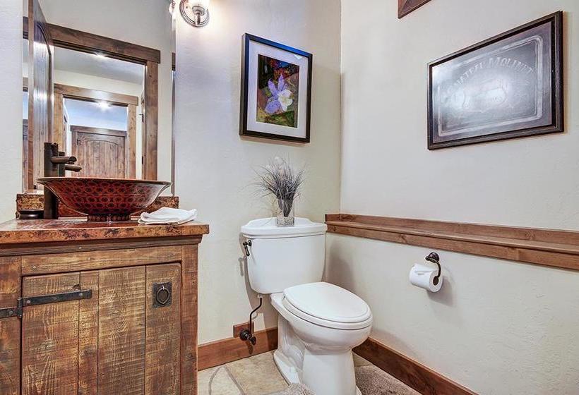 בית מלון כפרי Mountain Majesty Manor