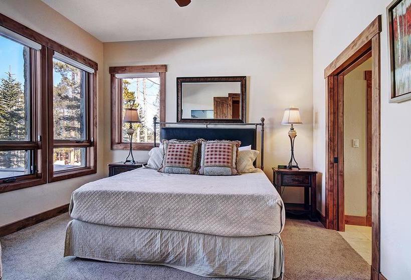 בית מלון כפרי Mountain Majesty Manor