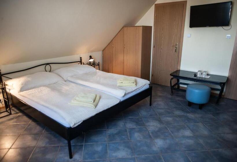 فندق Penzion Eden