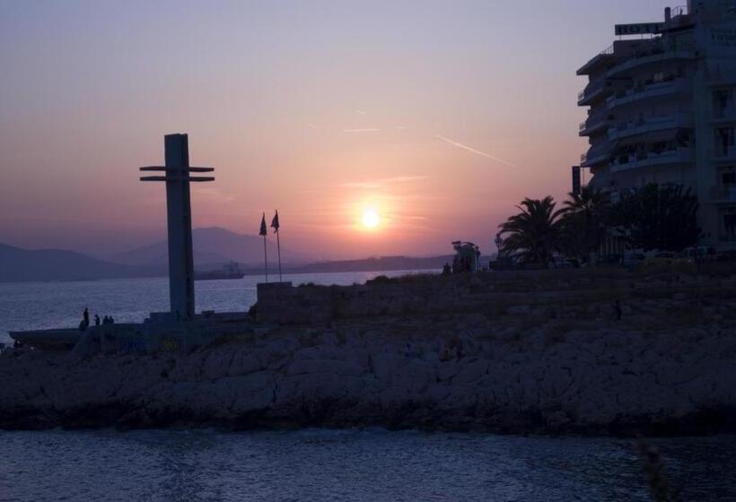 ホテル Piraeus Port