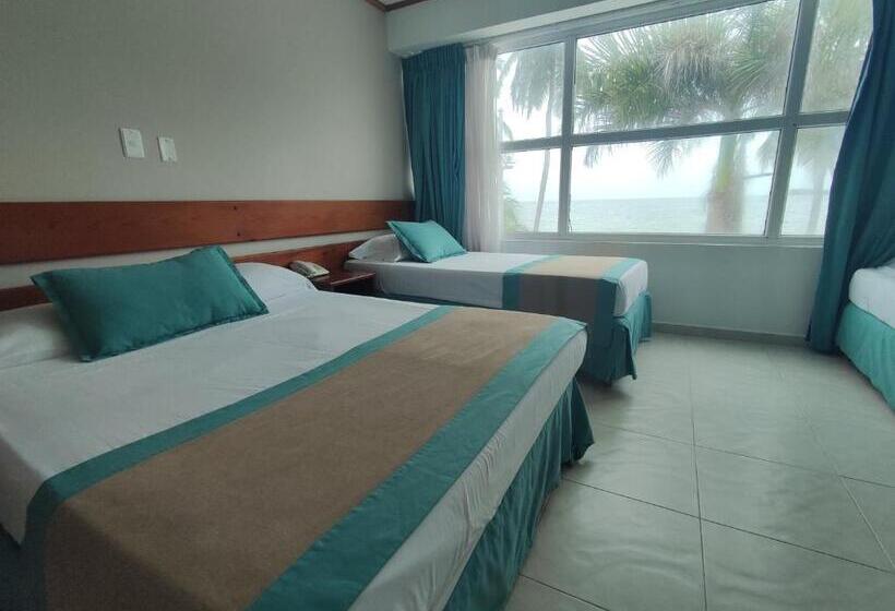 בית מלון כפרי Portobelo Beach