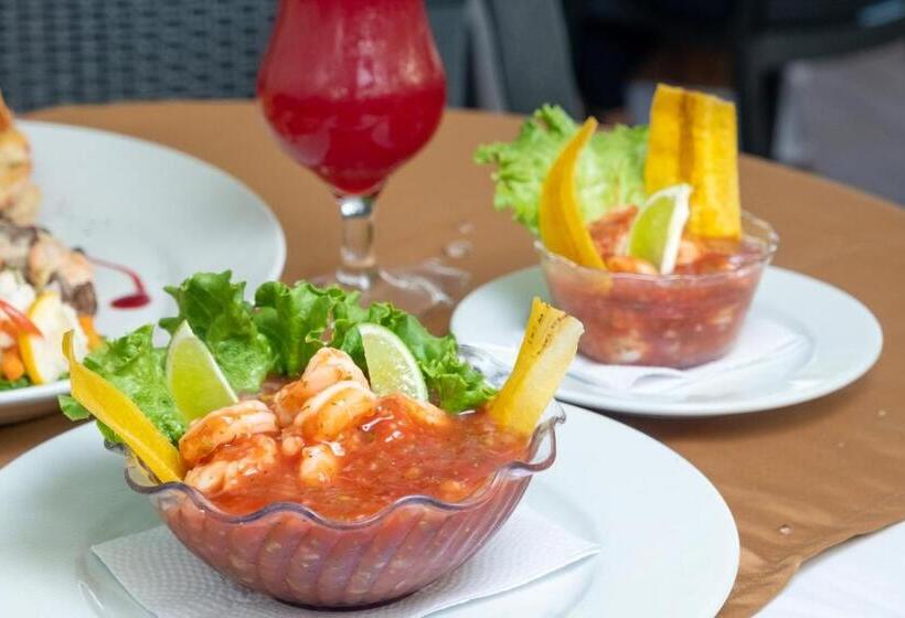 בית מלון כפרי Portobelo Beach