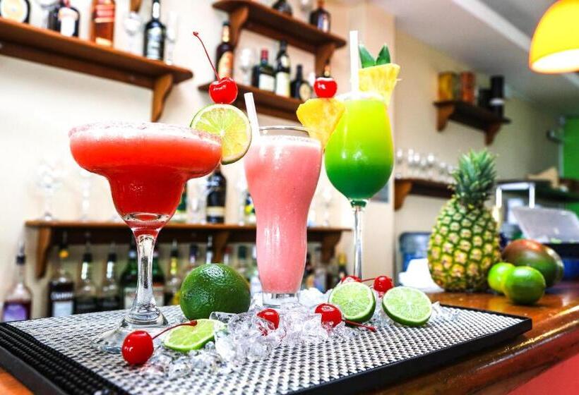 בית מלון כפרי Portobelo Beach