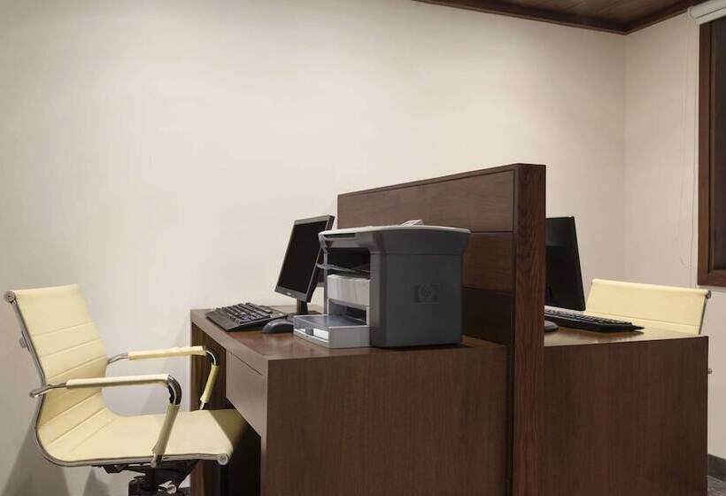 Saura Hotel, Agra   A Club Mahindra Associate