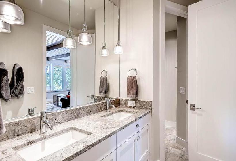 ホテル Sunrise Ski Haus