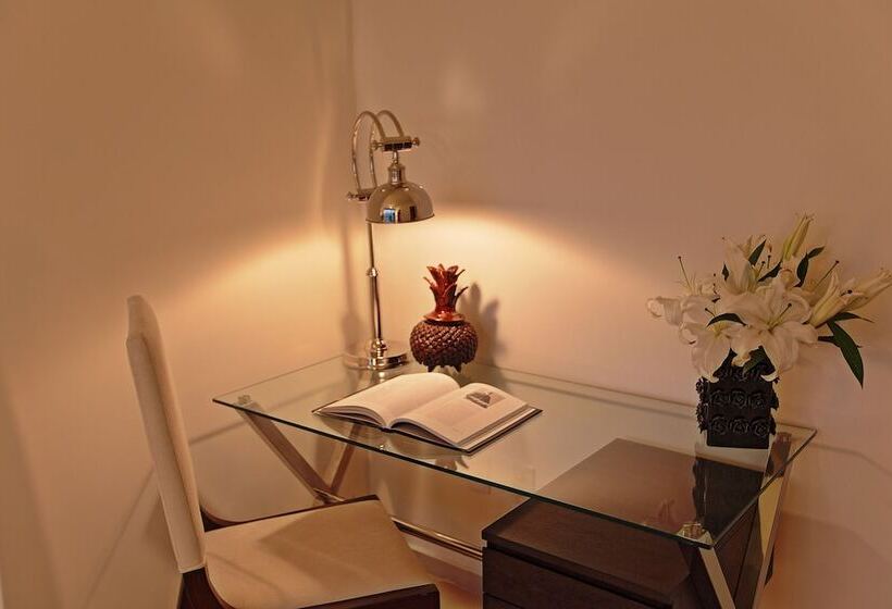 هتل The 5th Avenue