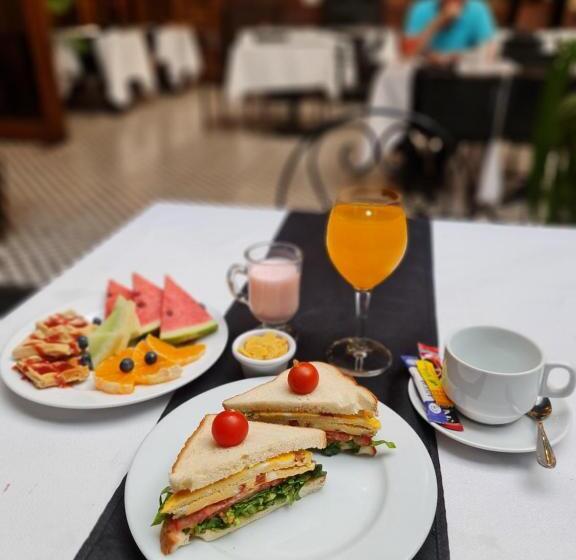 酒店 Santiago Bellas Artes