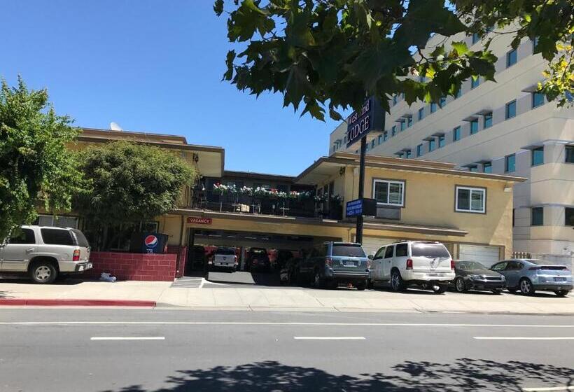 ホテル Westwind Lodge