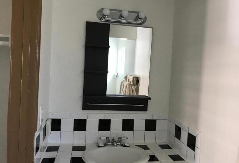 ホテル Westwind Lodge