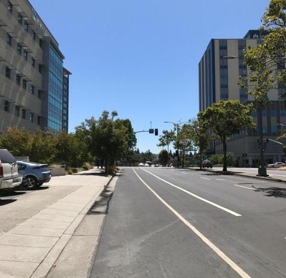 ホテル Westwind Lodge