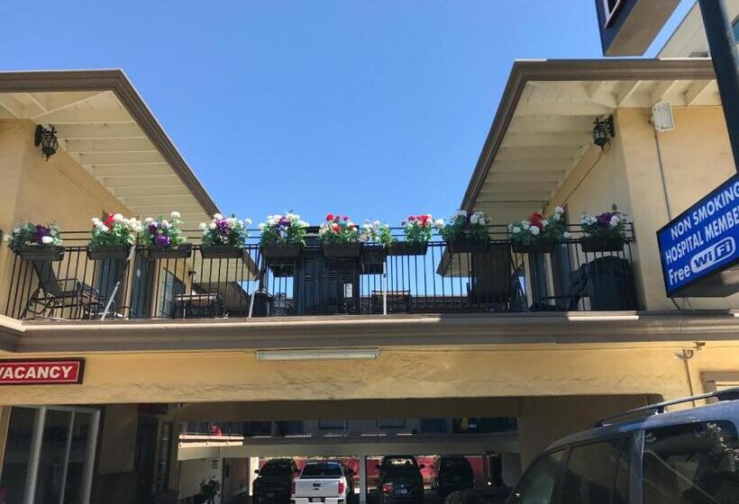 ホテル Westwind Lodge