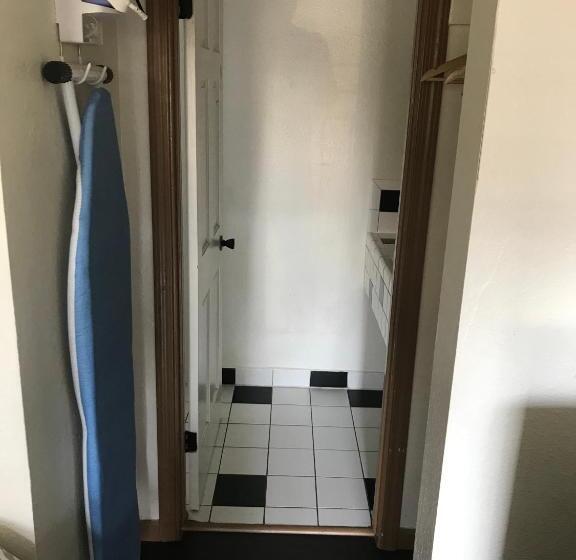 ホテル Westwind Lodge