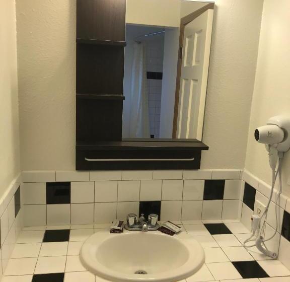 ホテル Westwind Lodge