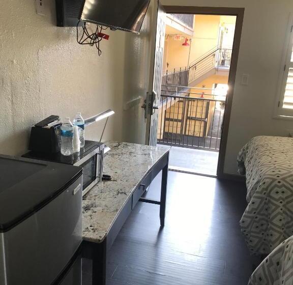 ホテル Westwind Lodge