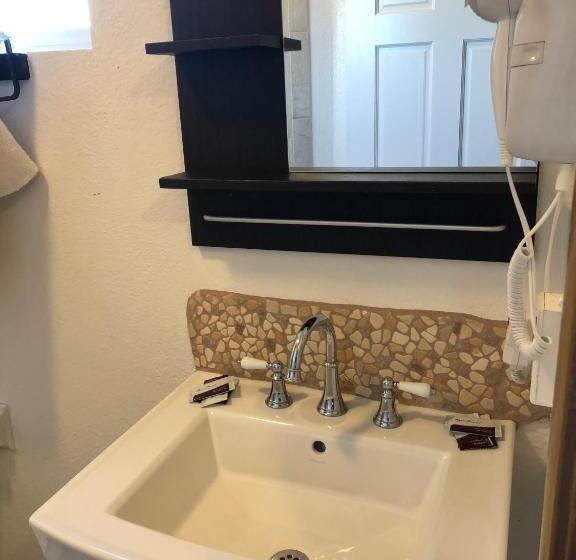 ホテル Westwind Lodge