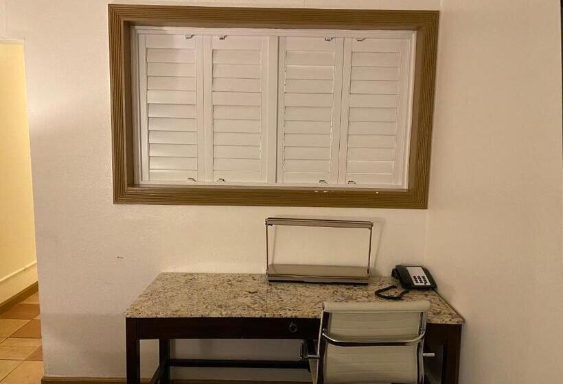 ホテル Westwind Lodge