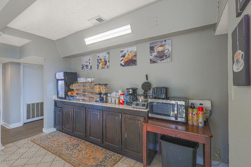 OYO Hotel Brownsville TN I-40