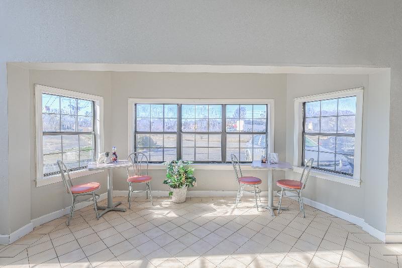 OYO Hotel Brownsville TN I-40