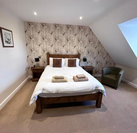 بنسيون The White Hart Inn