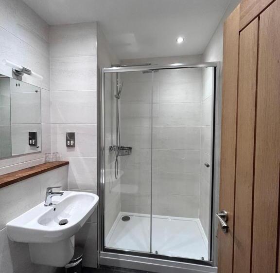 بنسيون The White Hart Inn