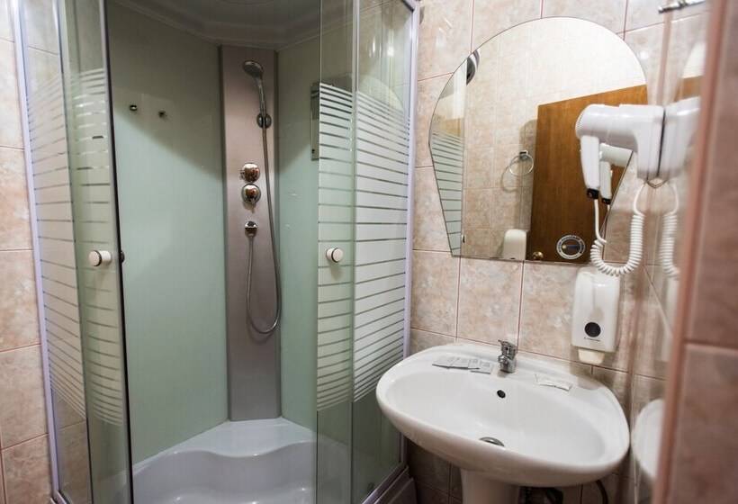 Retro Hotel Street Flash