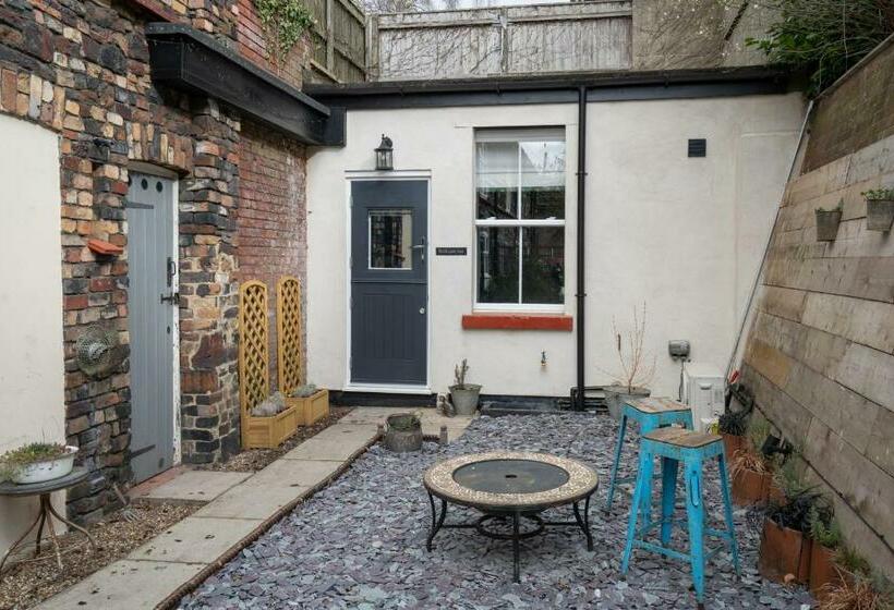 Общежитие The Old Laundry Eco Annex W Free Parking