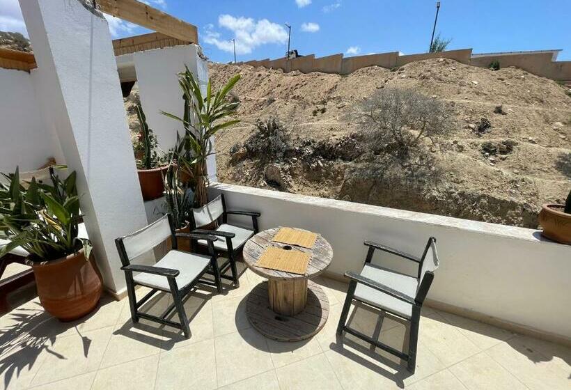 فندق صغير Jungle Surf House