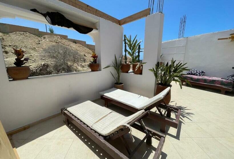 فندق صغير Jungle Surf House