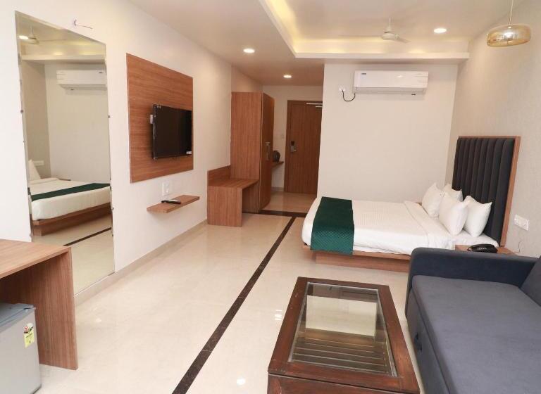 فندق 7 Vachan Lawns And Banquet