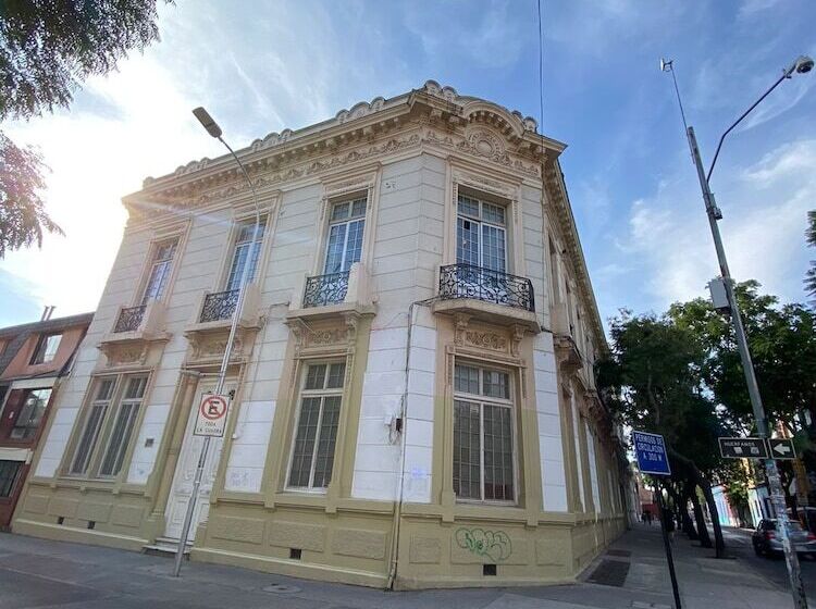 هتل Casa Marina Huérfanos