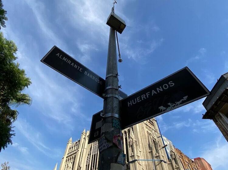 هتل Casa Marina Huérfanos