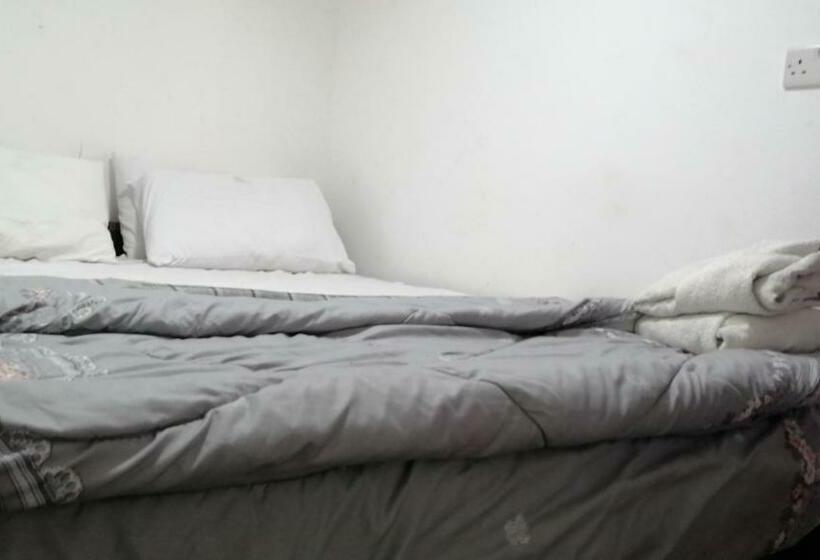 هتل کپسول Petra Graffiti Art