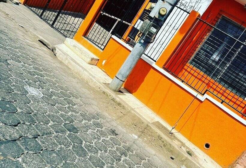 فندق Hostal Cisne House