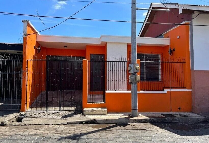 فندق Hostal Cisne House