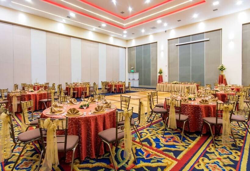 בית מלון כפרי La Quinta By Wyndham Quito