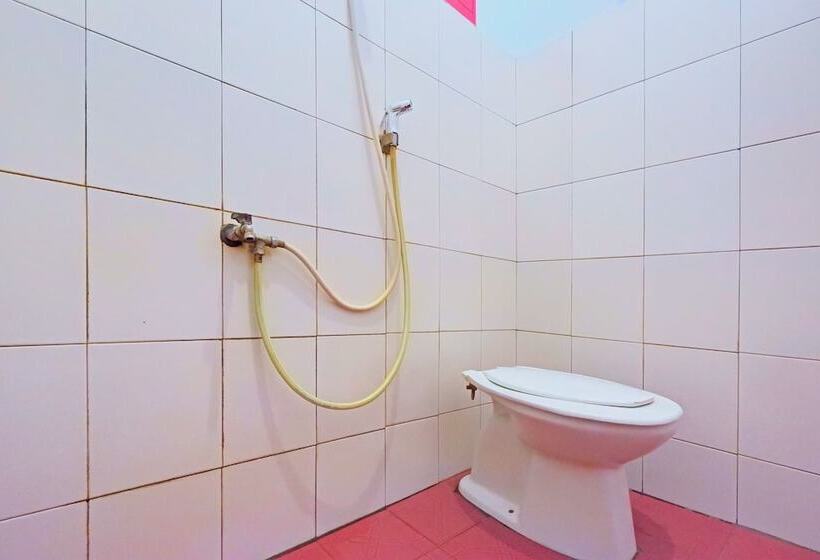 בית מלון כפרי Oyo 92337 Wisma Arwini Syariah