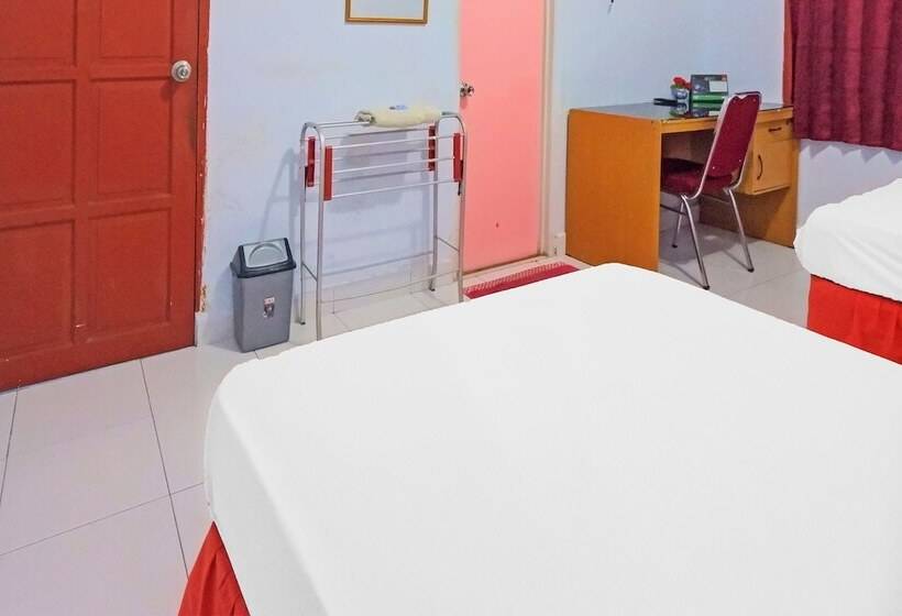 בית מלון כפרי Oyo 92337 Wisma Arwini Syariah