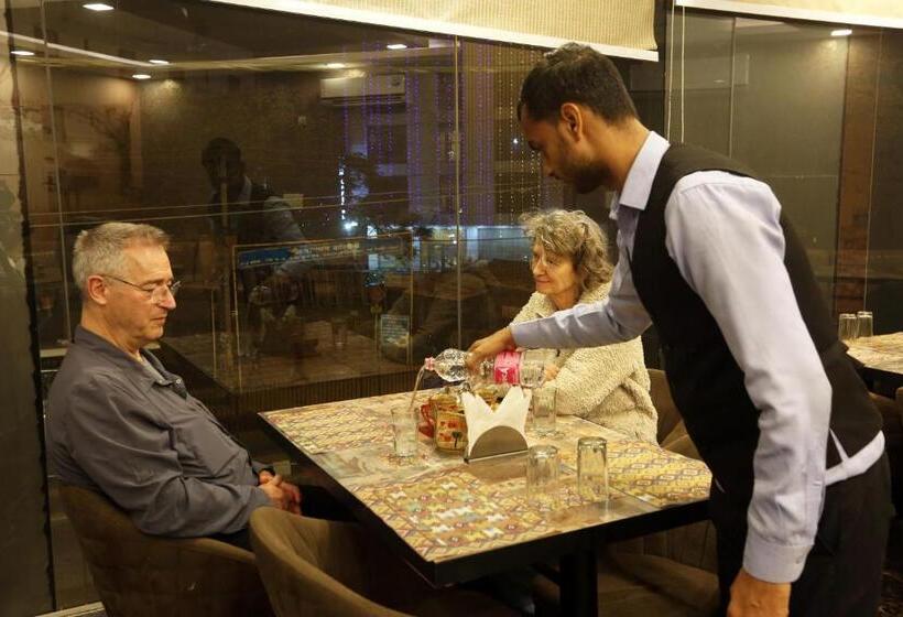 فندق Prithvi Raj Near Delhi Airport