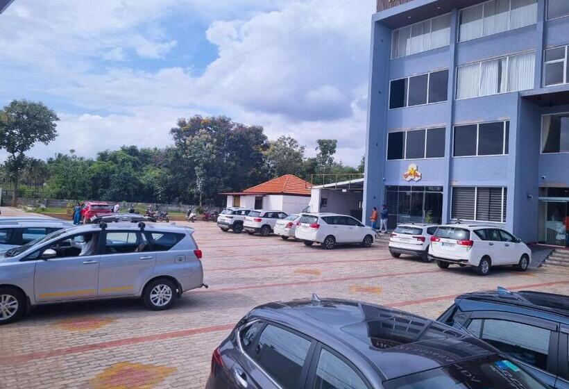 ホテル Sadanand S Highway Inn, Tumkur