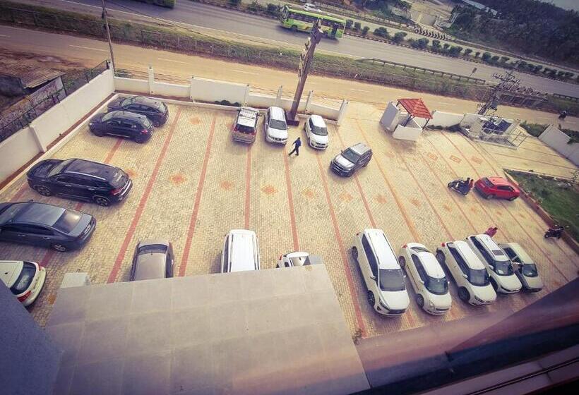 בית מלון כפרי Sadanand S Highway Inn, Tumkur